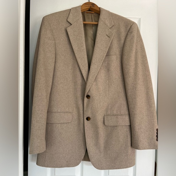 Suit coat is in perfect condition. Such nice detailing Great quality - Picture 1 of 5